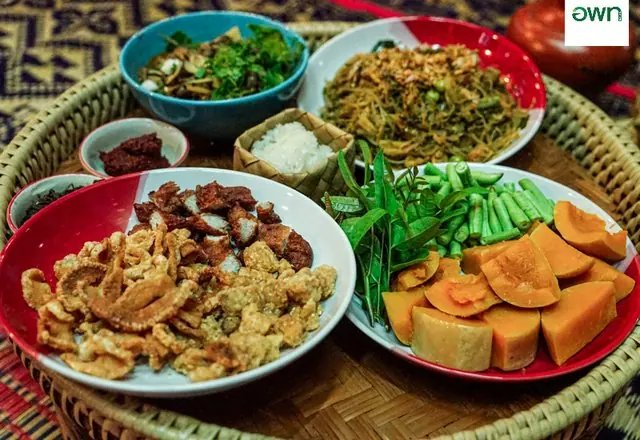 Participate in local musical and cultural traditions at Si Sa Lor Seo Sueng, northern Thailand
