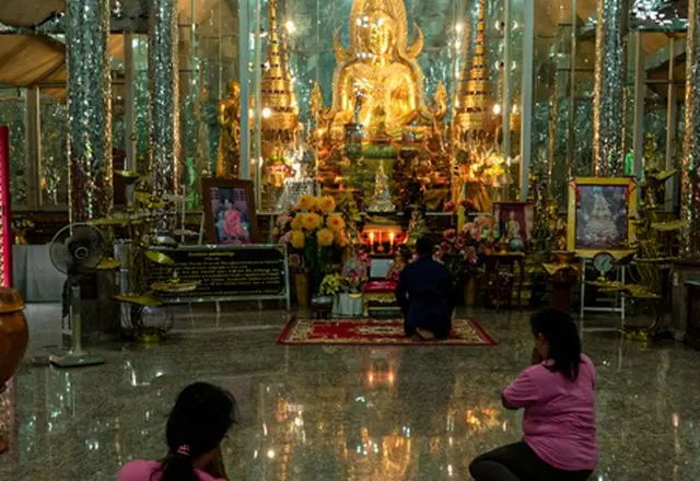 Pray To Phra That Doi Pao, northern Thailand