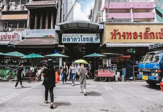 Kad Luang & Chang Moi: The Trading Streets